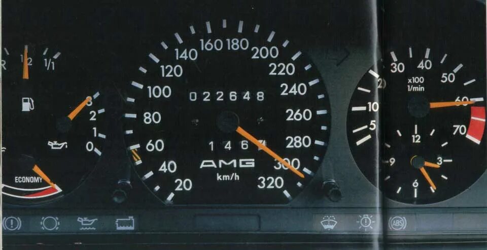 Климат w124. Мерседес 124 е500 тахометр. Спидометр 124 мерс. Мерседес бенц 190 е за рулём. Спидометр мерседес 124.