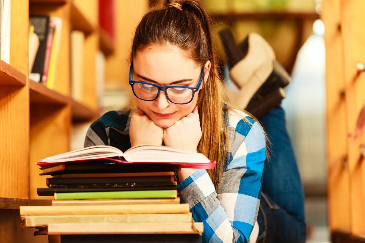 Study more. Толстая студентка в библиотеке. Канал study to success. Study more. Effective study methods.