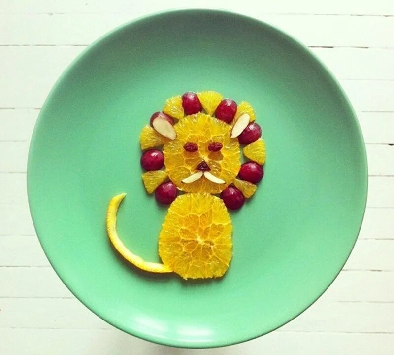 Фруктовое блюдо для детей. Красивый завтрак из фруктов для детей. Фруктовый завтрак солнышко в тарелке. Солнышко из овощей и фруктов. Полезные блюда для детей из фруктов и овощей.