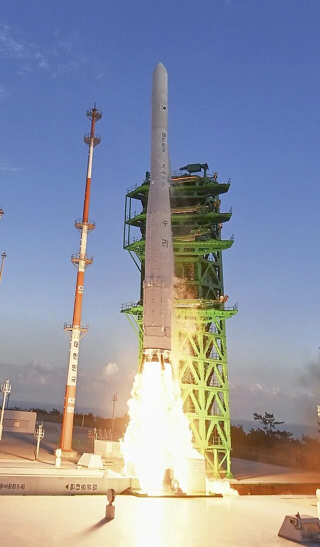 Самая маленькая космическая ракета в мире. Какета. Ракета иерихон-3. Трехступенчатая ракета носитель восток. Ракета.