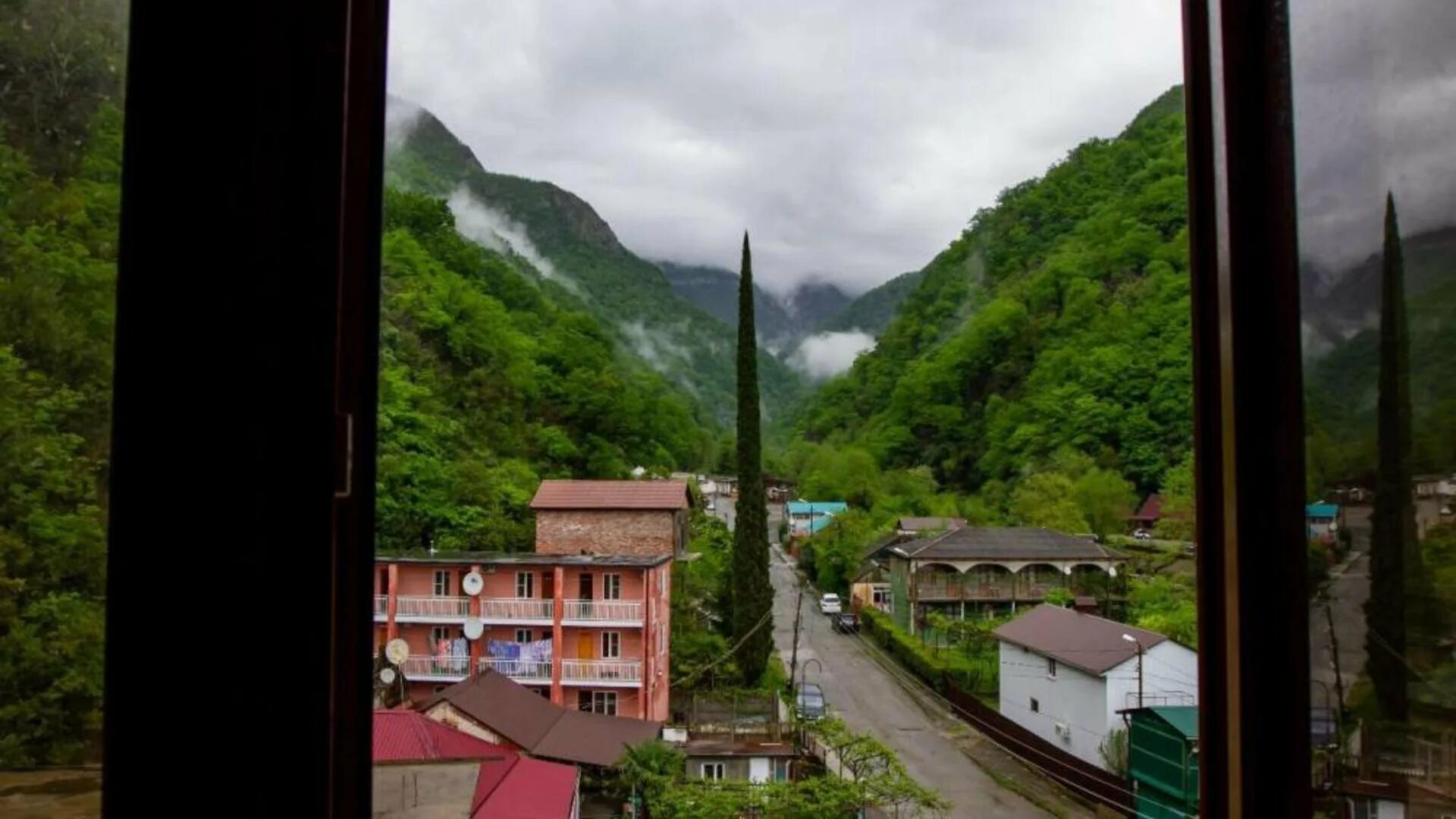 русских добровольцев 34"а", гагра. долина терскол приэльбрусье. ул. старая гагра гагрипшское ущелье. эльбрус село терскол.