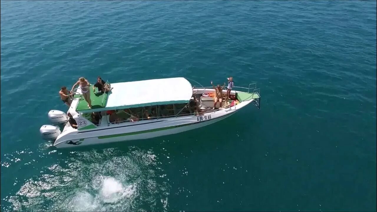Морские прогулки в абхазии. Морские прогулки гагра. катер абрек гагра. морская прогулка абхазия.
