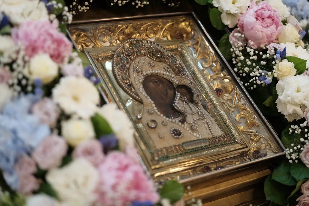 денежная икона фото. иконы божией матери и иисуса христа казанская. какую икону класть. венчальные иконы писанные. какую икону класть.