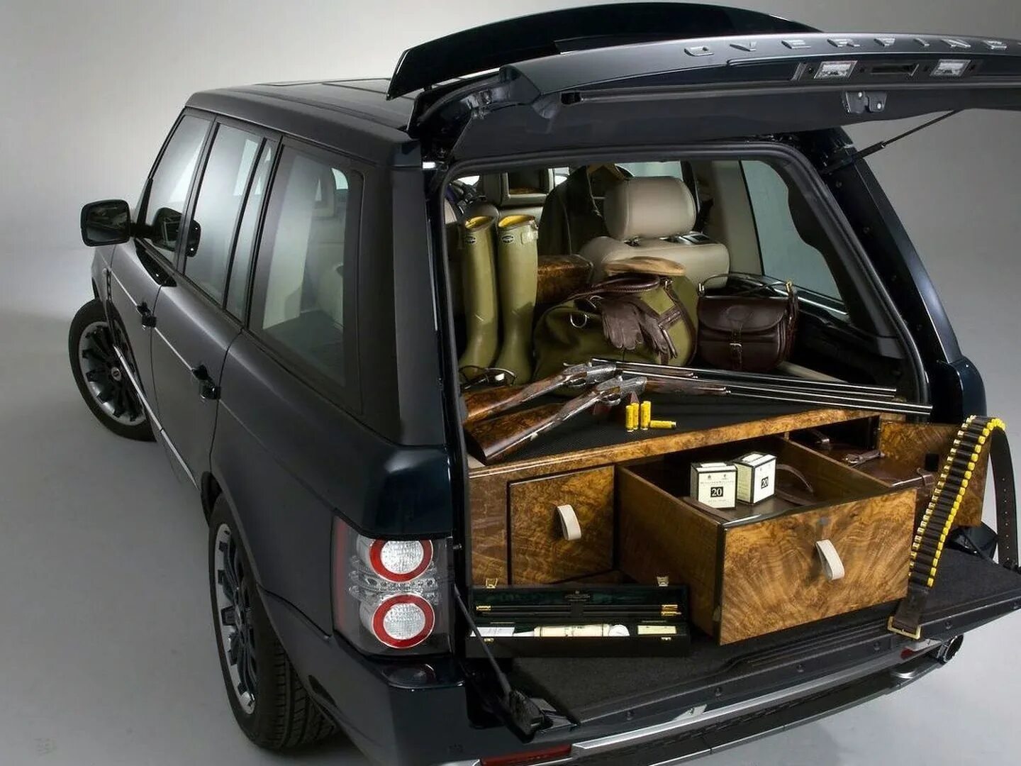 Range rover l322 багажник. Overfinch range rover. range rover holland and holland. land rover overfinch. overfinch range rover l322.