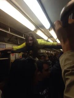 Видел девушку в метро