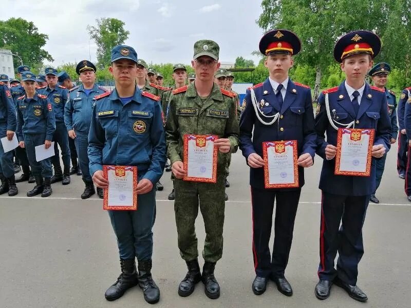 Кадетский корпус мчс кемерово. Кадетский корпус МЧС Плотниково. Губернаторский кадетский корпус МЧС Кемерово. Выжимов кадетский корпус МЧС.