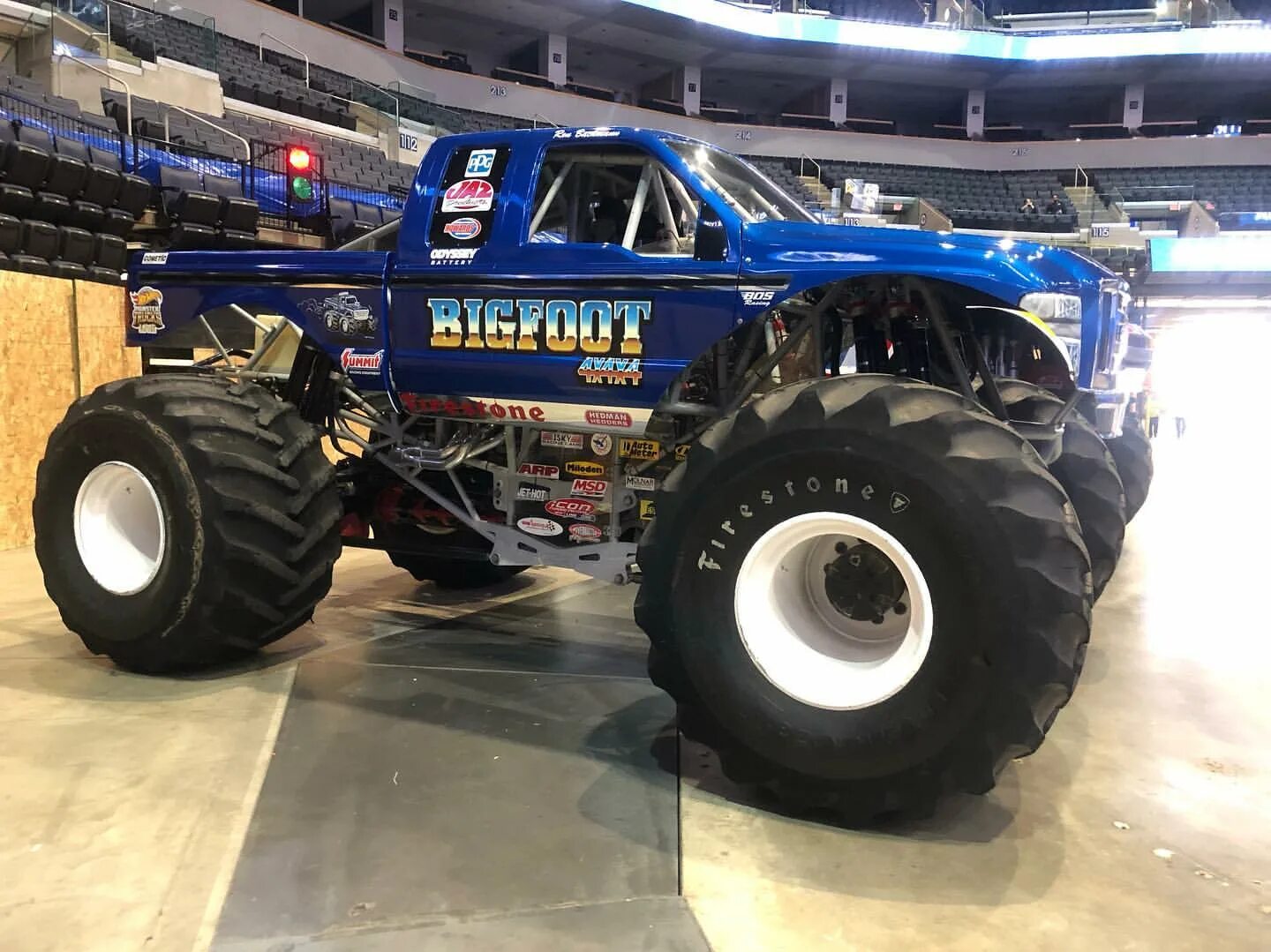 Как называется бигфут. Бигфуты хот вилс. монстр трак bigfoot. монстр-трак hot wheels bigfoot 4x4. hot wheels бигфут.