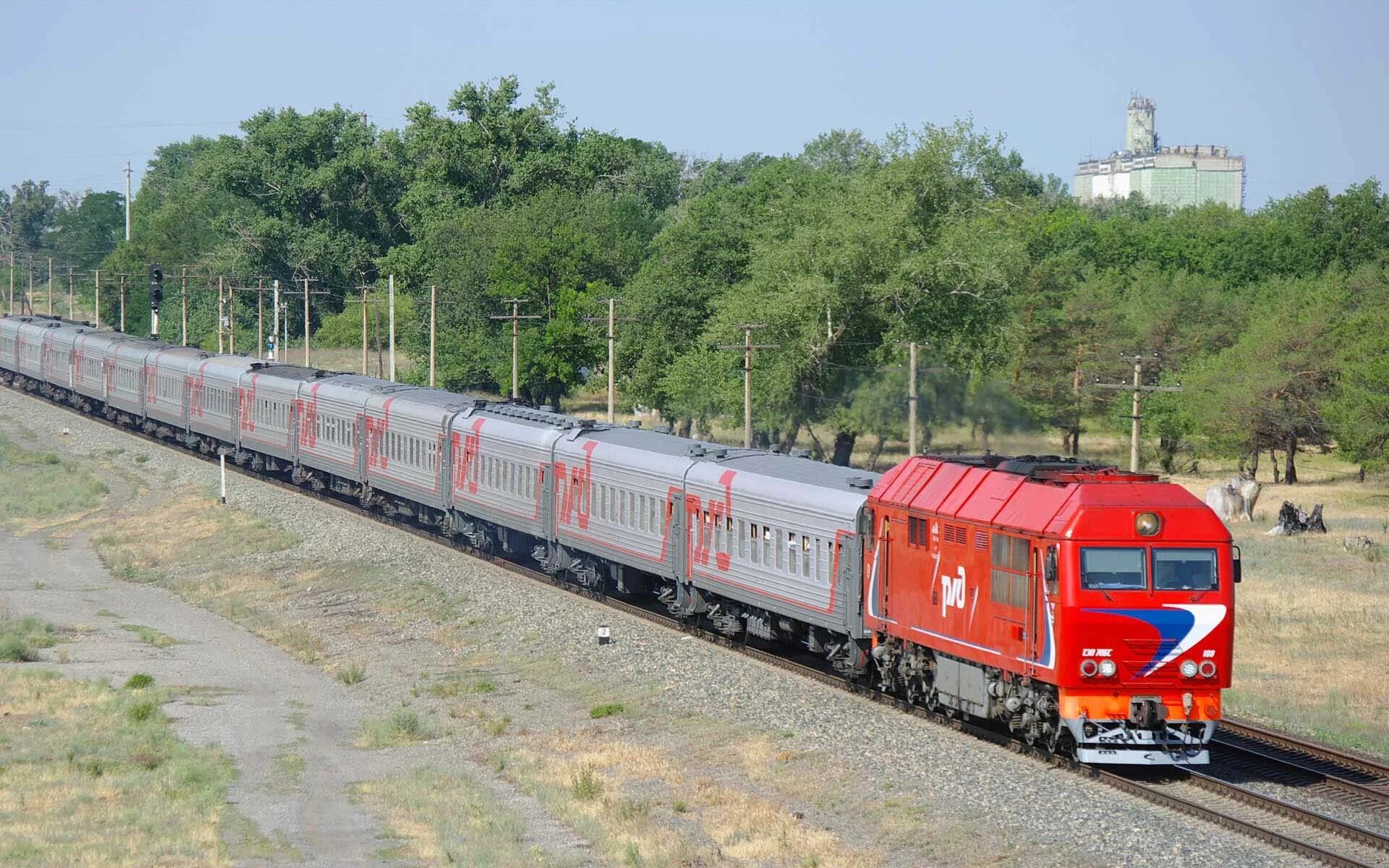 Пассажирский состав локомотивы вагоны. Пассажирский поезд тэп70бс 242. Тэп70 тепловоз. Тэп70 с вагонами РЖД. Тэп70 с пассажирским поездом.