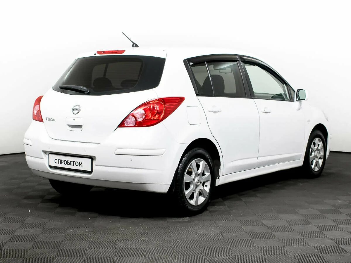 Nissan Tiida 2011. Nissan Tiida 2011 хэтчбек. Ниссан Тиида 2011 белый. Ниссан Тиида 2011 года хэтчбек.