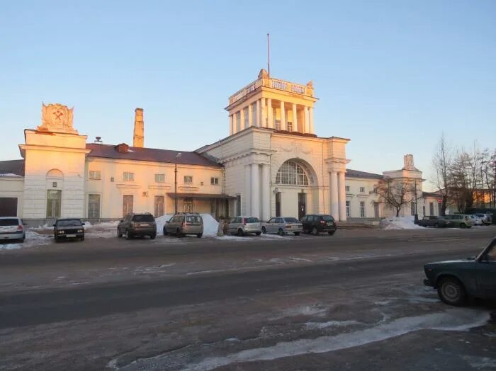 Автовокзал луга. Город Луга Ленинградской области. Привокзальная площадь Луга. Луга Ленинградская область площадь.