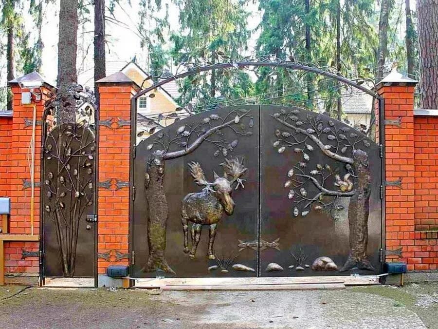Атаковать ворота. Кованые ворота v-108 (1 кв.м.). Кованые ворота Ишеева. Кованые ворота с калиткой.
