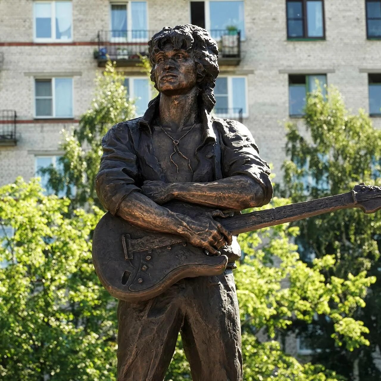 Проспект ветеранов памятник Виктору Цою. Памятник Виктору Цою в Санкт-Петербурге. Скульптура Виктора Цоя в Санкт-Петербурге. Памятник в Цою в Санкт-Петербурге на проспекте ветеранов. Где памятник цою