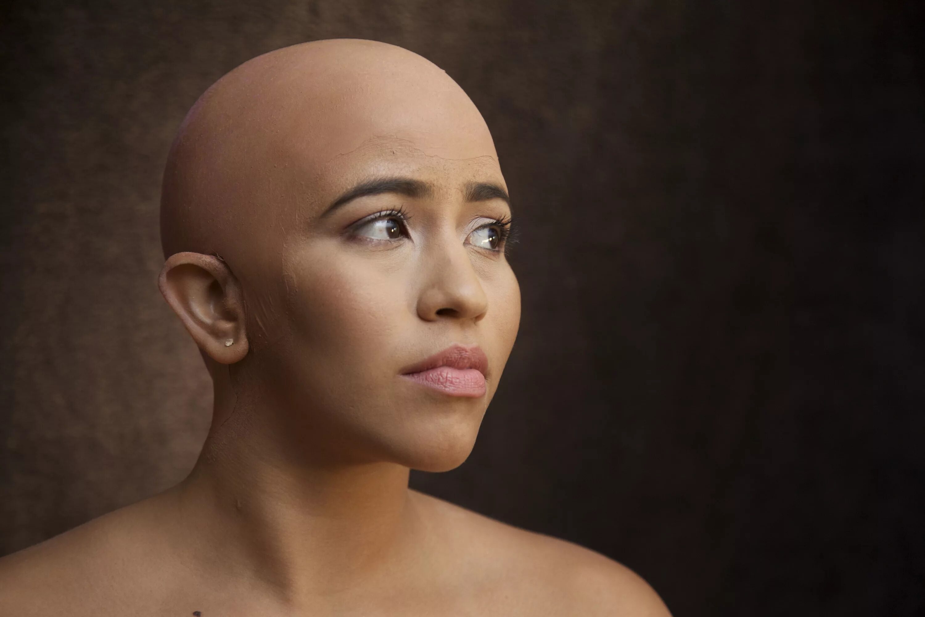 Лысая женщина. Карен гиллан лысая. Мия бойко лысая. Энн хэтэуэй лысая. Лысая саша васильева.