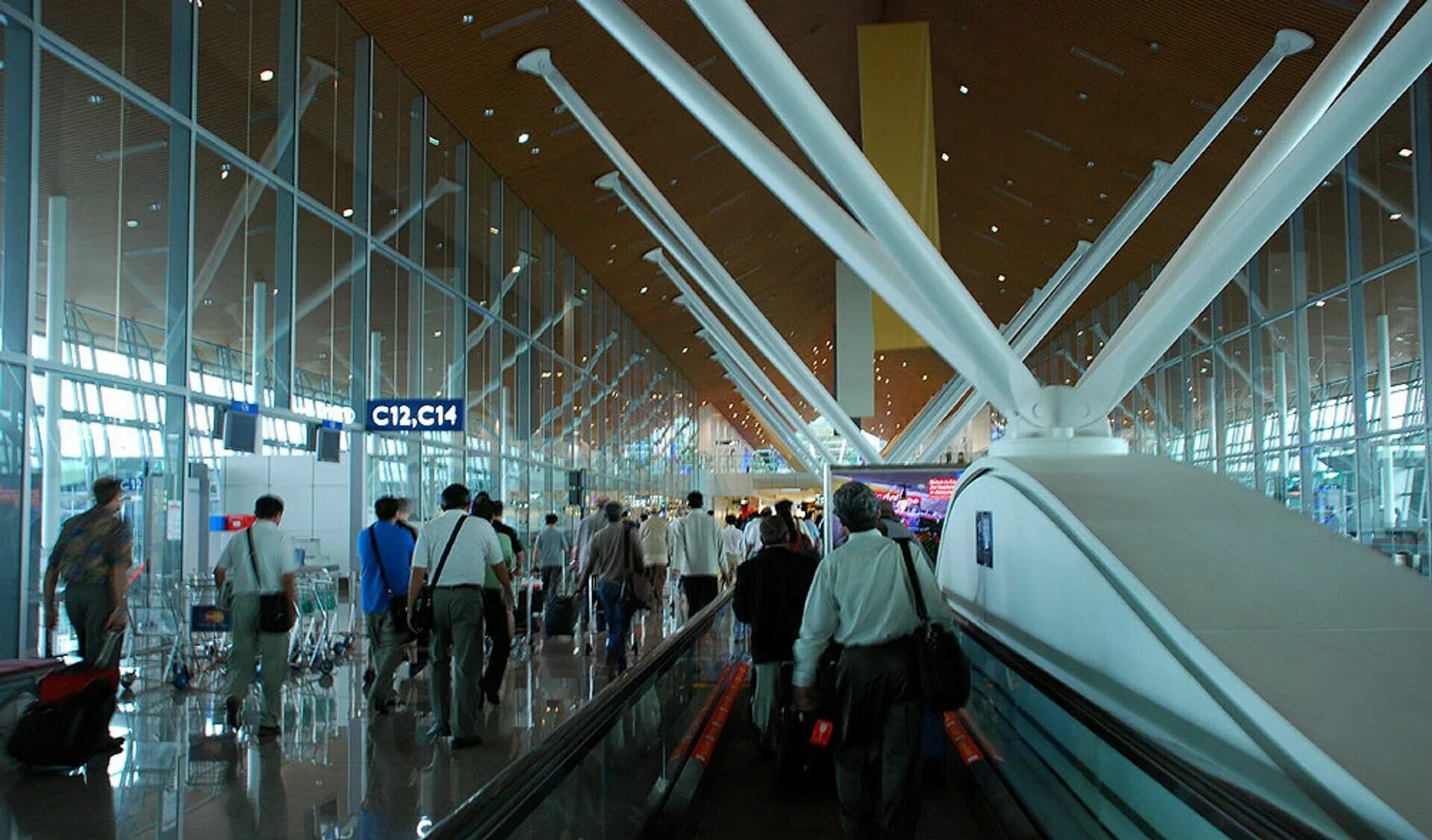 Международный аэропорт Куала-Лумпур. Аэропорт Куала Лумпур терминал 1. Аэропорт Куала Лумпур терминалы. Таможня аэропорта Куала Лумпур.