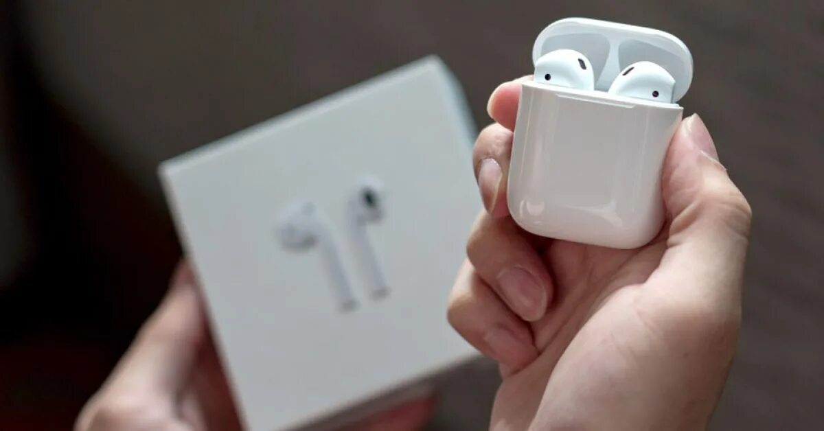 Старые airpods. Наушники беспроводные Apple AIRPODS 2. Наушники Apple аирподс про 2. Аирподс 2 2019. Apple AIRPODS 2 White.