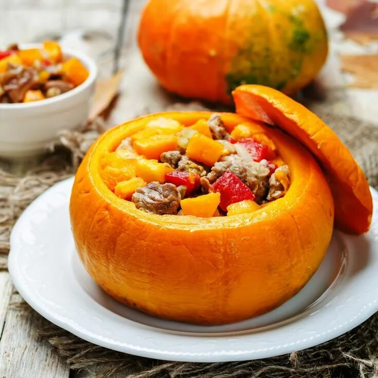 Тыква рецепты приготовления быстро и вкусно. Фаршированная тыква хоккайдо. фаршированная тыква акорн. мясо в тыкве в духовке. жаркое в тыкве.