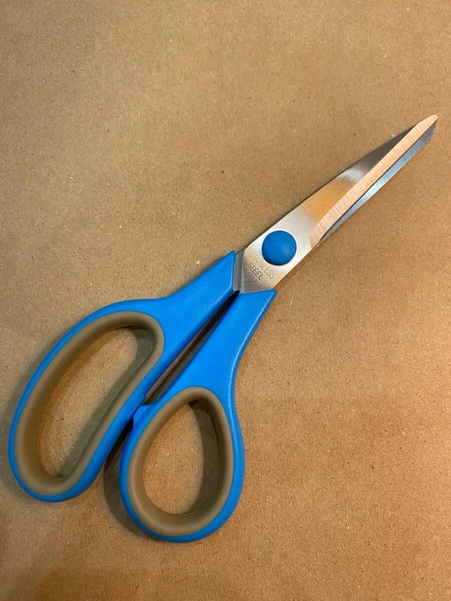 Ножницы на столе. Sabatier ножницы кухонные. Ножницы stainless steel для кабелей. Ножницы для дома. Ножницы для дома.