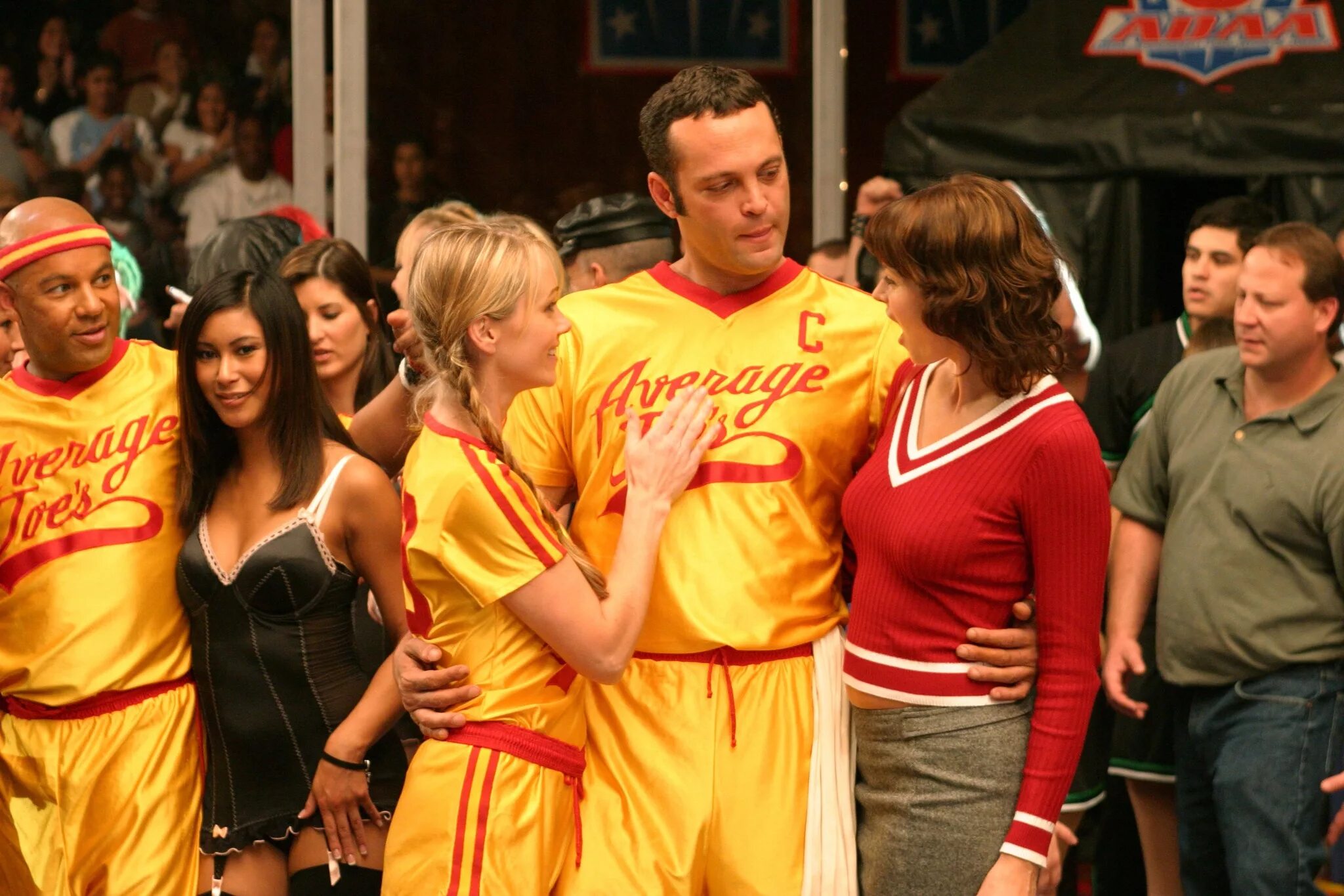 Dodgeball игра. Вышибалы 2004. Вышибалы 2004 постер. Dodgeball: a true underdog story, 2004. Вышибала 2004.