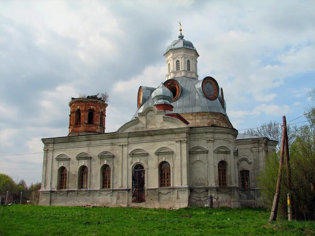 Вознесенье тарусский. Храм в роще Тарусский район. Роща Тарусский район. Тарусский район Калужской области. Калужская область с Воскресенское храм Тарусского района.