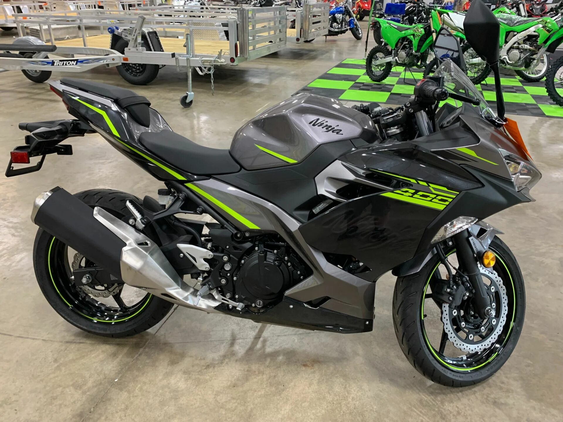 Купить ниндзя 400. Кавасаки Ninja 400. Kawasaki Ninja 400. Kawasaki Ninja 400 2021. Kawasaki Ninja 400 2022.