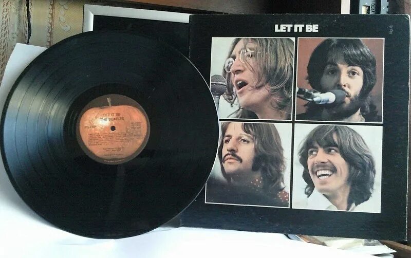 Виниловая пластинка битлз. The beatles пластинки. виниловые пластинки битлз. виниловая пластинка beatles.