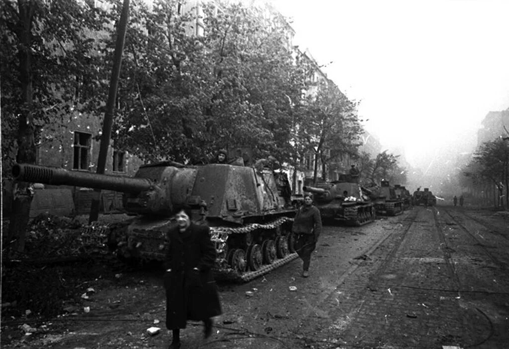 Ису 152 1945. ИСУ-152 обр. 1945 Года. ISU-152 Берлин 1945. ИСУ-152 самоходная Артиллерийская Берлин 1945. Танк ИСУ 152 1945.