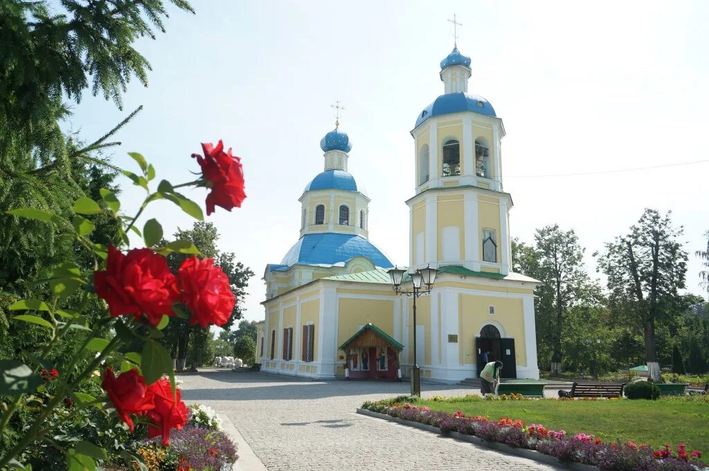 Церковь в ясенево петра. Петропавловская церковь москва в ясенево.