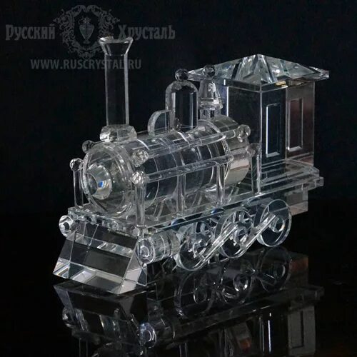 стеклянный паровозик со стопками. паровоз из стекла. паровоз из стекла. бизнес подарок паровоз из стекла. стеклянный паровоз.