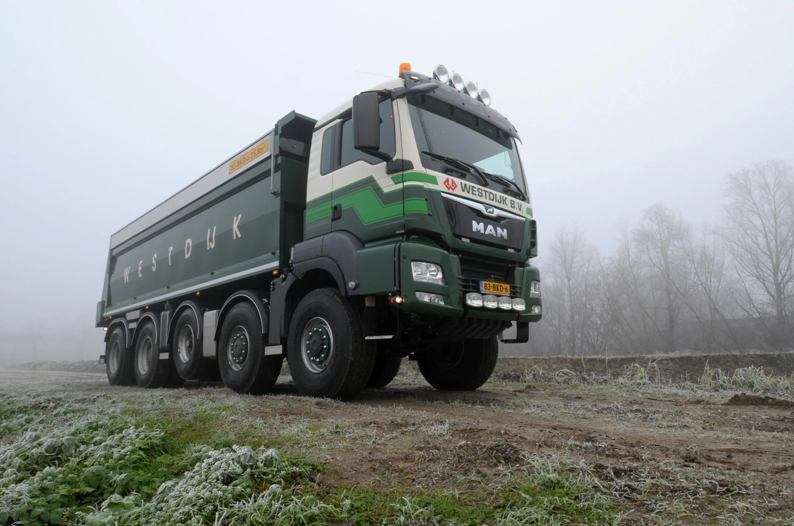 Сколько зарабатывают на самосвале. Man TGS 50.500 10x8 WSA. Man 4 осевой самосвал. TGS/c80ds. КАМАЗ 5 осей.