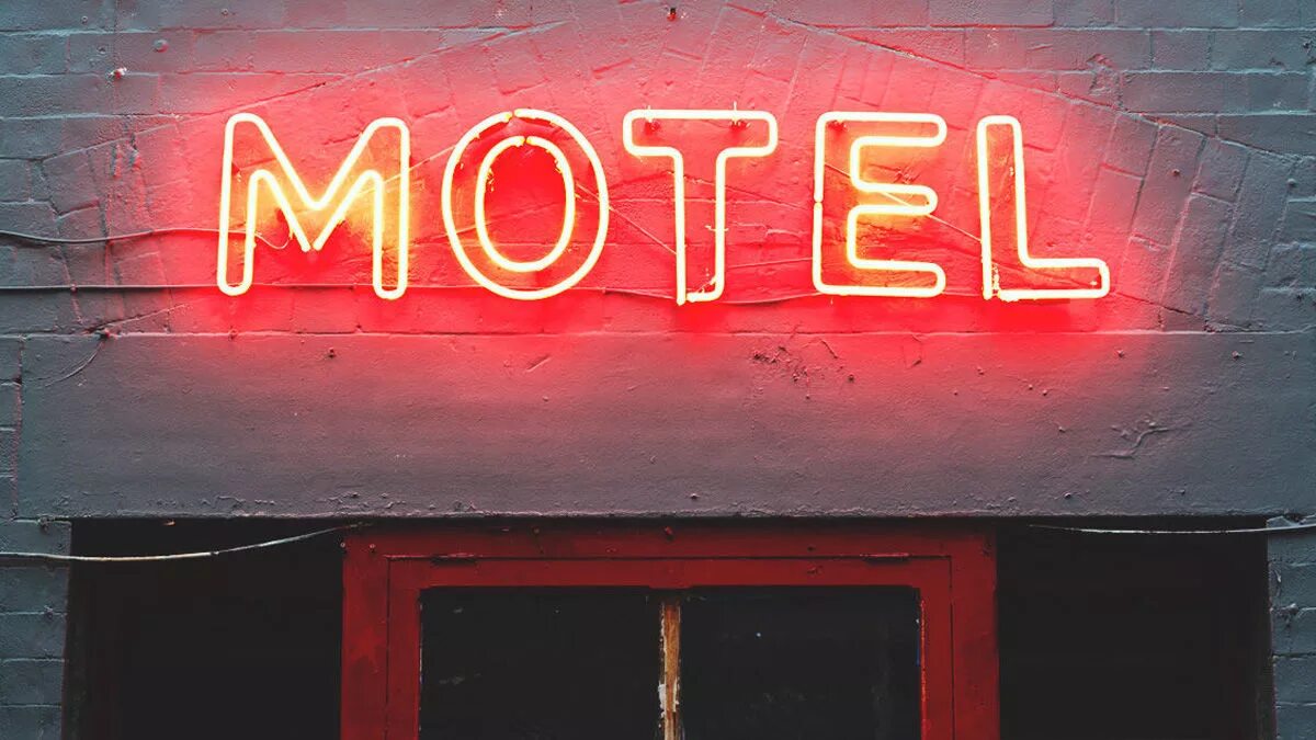 Мотель слова. Неоновая вывеска мотель. Неоновые вывезка мотель. Motel вывеска. Неоновая вывеска мотель арт.