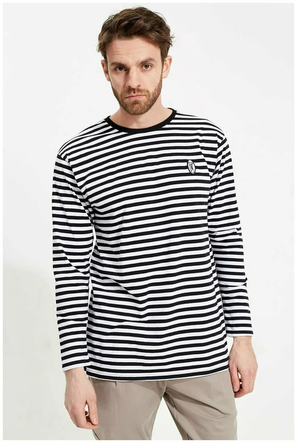 лонгслив в полоску мужской. лонгслив в полоску мужской. лонгсоив в полоску чернобелый мужской. полосатый лонгслив мужской. джемпер манго мужской в полоску.