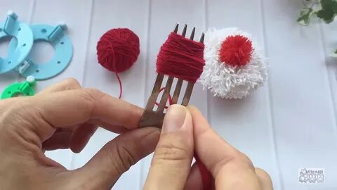 Как сделать маленький помпон из пряжи