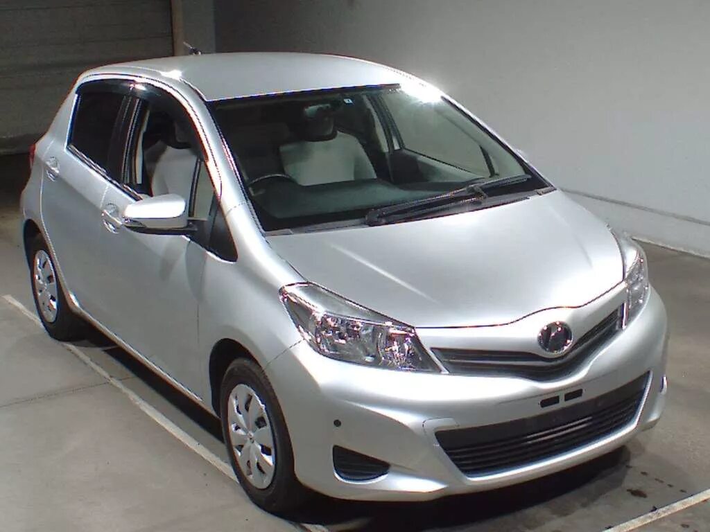 Toyota vitz 2003 1. Витц полный привод. Тойота 4 вд хэтчбек. Витц 2011 года полный привод. Витц полный привод.