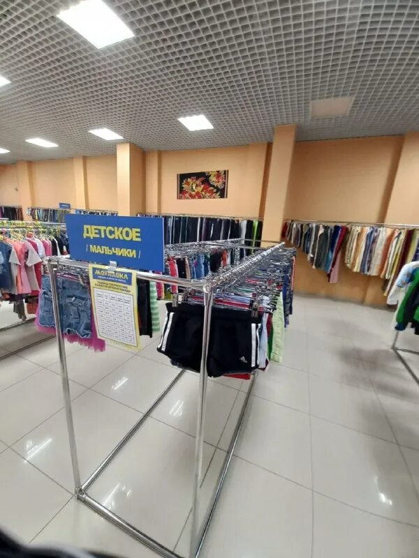Ачинск магазин фэмили. Мегахенд одежда. Мегахенд гагарин парк. Челябинск улица труда 183 мегахенд. Великий новгород секонд хенды.