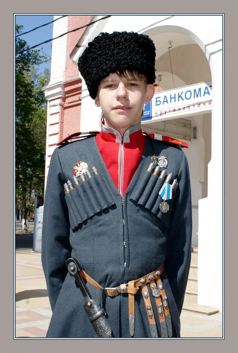 Слова песни задремал под ольхой. Не буди атаман есаула. Не буди атаман есаула. Виктор савченко атаман мостовской. Папаха казачья сибирская.