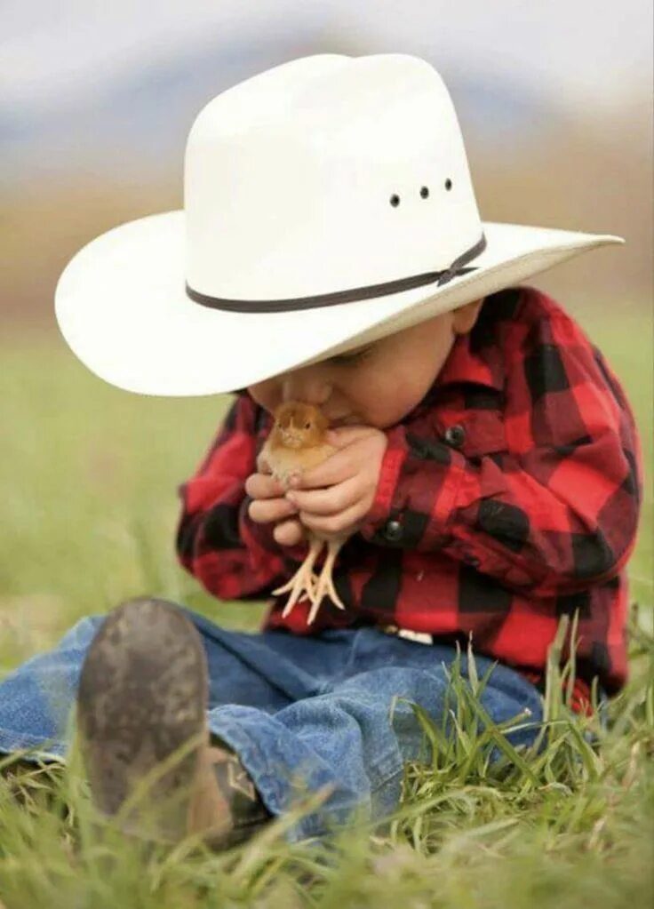 Little cowboy ready to go. Ребенок в ковбойской шляпе. Доброта картинки. Деревенский мальчик. О доброте.