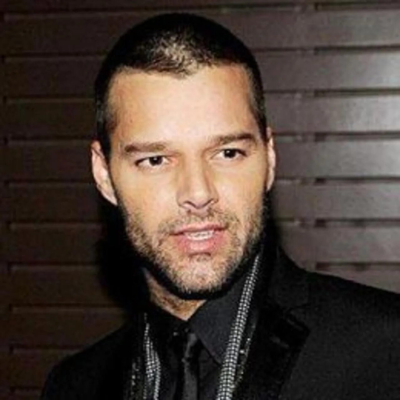 Ricky martin слушать. Ricky martin жижа. Ricky martin слушать. Ricky martin слушать. Рикимартин 2024.