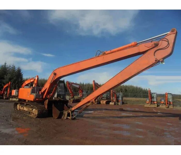 Hitachi zx330 long reach. Хитачи 330 с длинной стрелой. Экскаватор Хитачи zx330. Hitachi zx330lc-3 длиннорукий. Удлинить стрелу