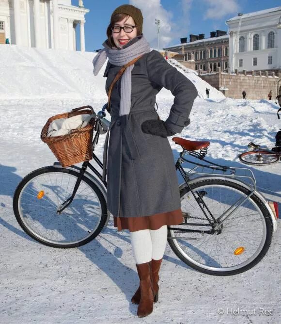 Стильные образы звезд зимой. Зимние каникулы в чехии. Что одеть в кино зимой. Студенты зимой. Как одеваются в калининграде.