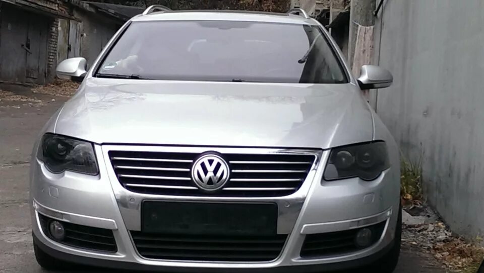 Фара passat b6. Фары VW Passat b6. Passat b6 черные фары. Фары Фольксваген Пассат б6. Volkswagen Passat b6 черные фары.