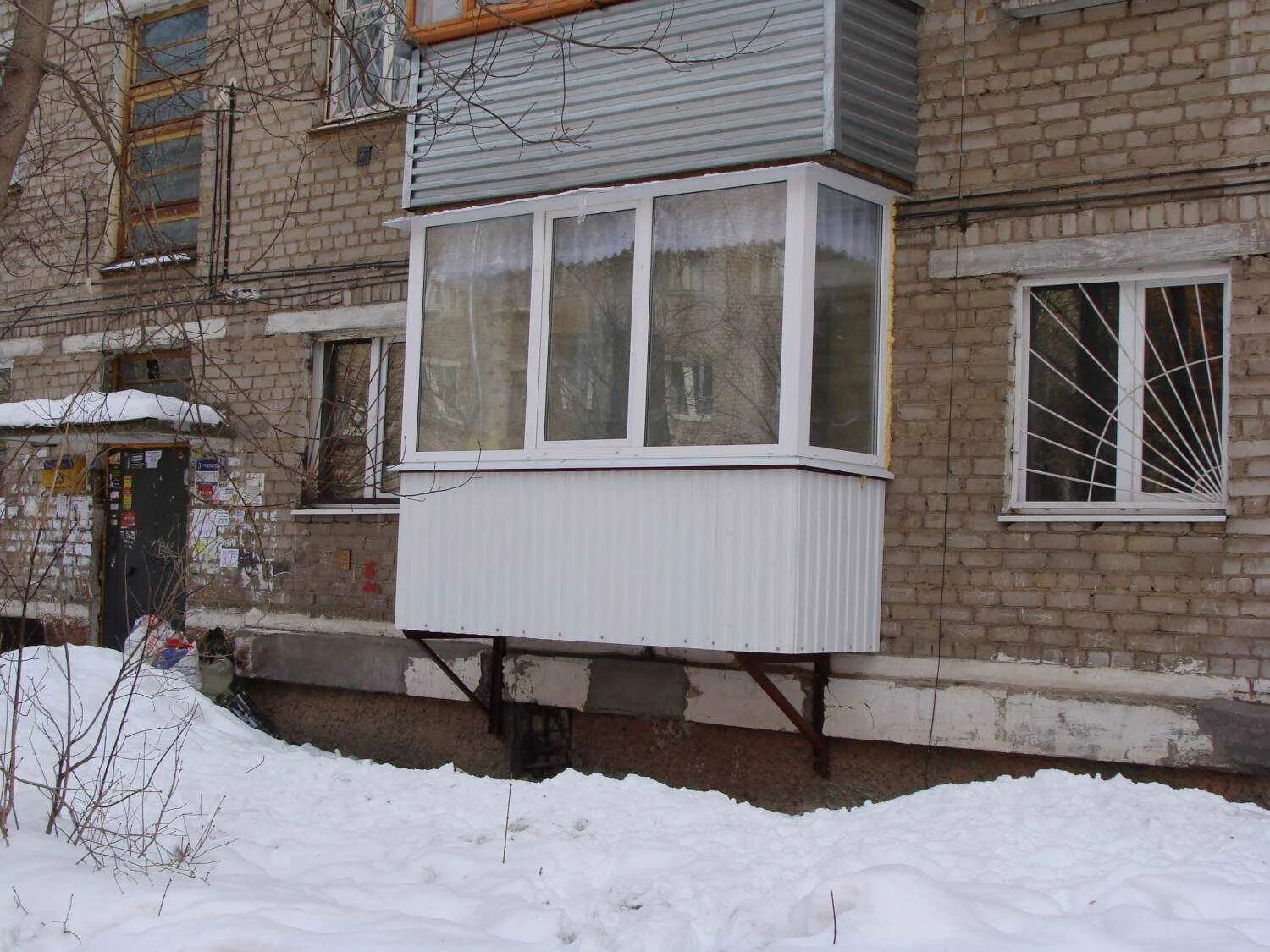 Пристройка 1 этаж. Навесной балкон. пристройка балкона на первом этаже. лоджия на 1 этаже. балкон на 1 этаже.