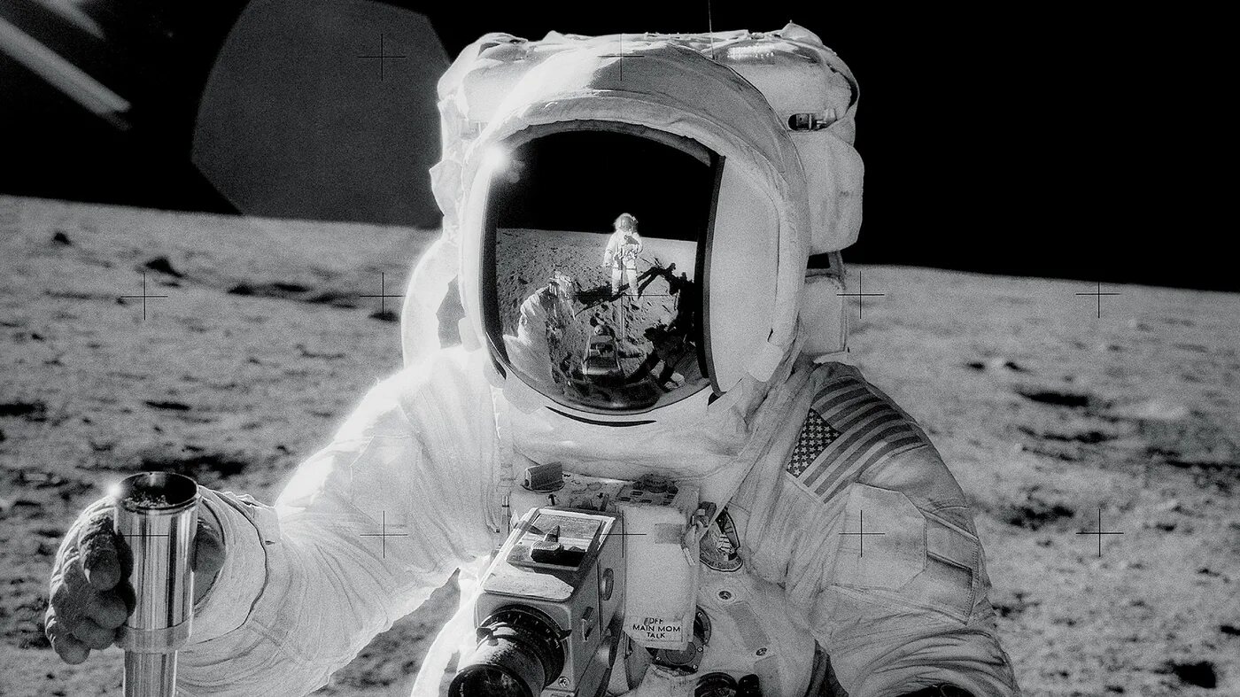 Луна. Космонавт на Луне. 2 Космонавта в космосе. First moon landing