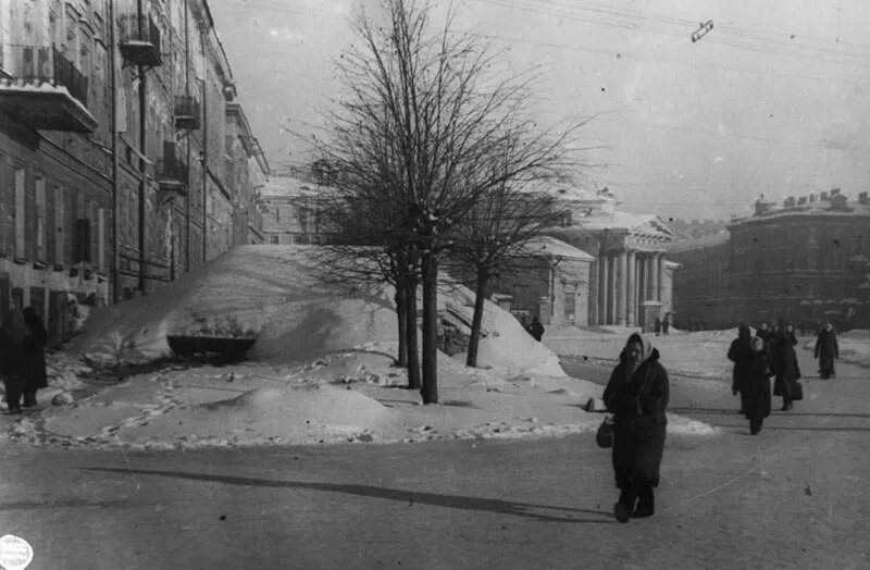 Ленинград зима 1942. Ленинград зима 1942. Ленинград зима 1942. Ленинград зима 1942. Ленинград зима 1942.