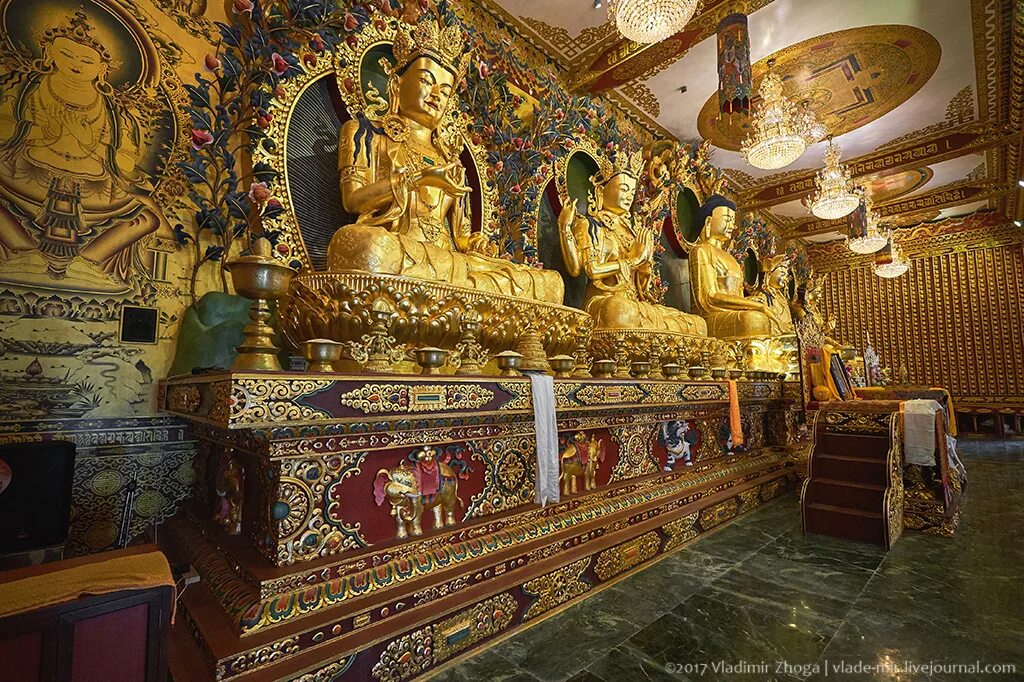 Внутреннее убранство православного и буддийского храма. Буддистский храм Тибет внутри. Буддистские монастыри в Тибете. Дворец Потала Тибет. Буддийский монастырь в Лхасе.