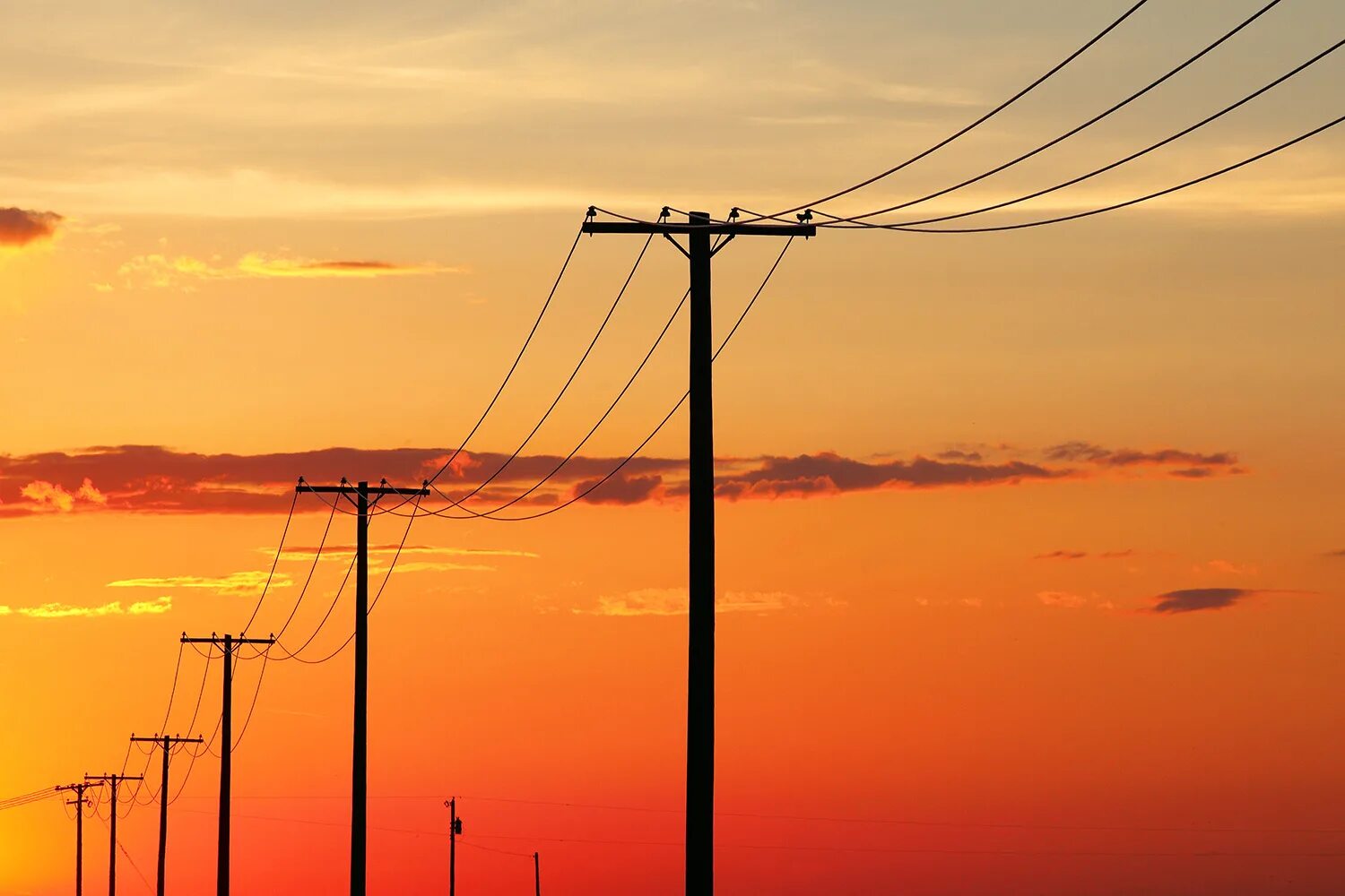 Power pole. Фонарь на ЛЭП. ЛЭП В поле. Electric Power line. Закат в поле у линии передач.