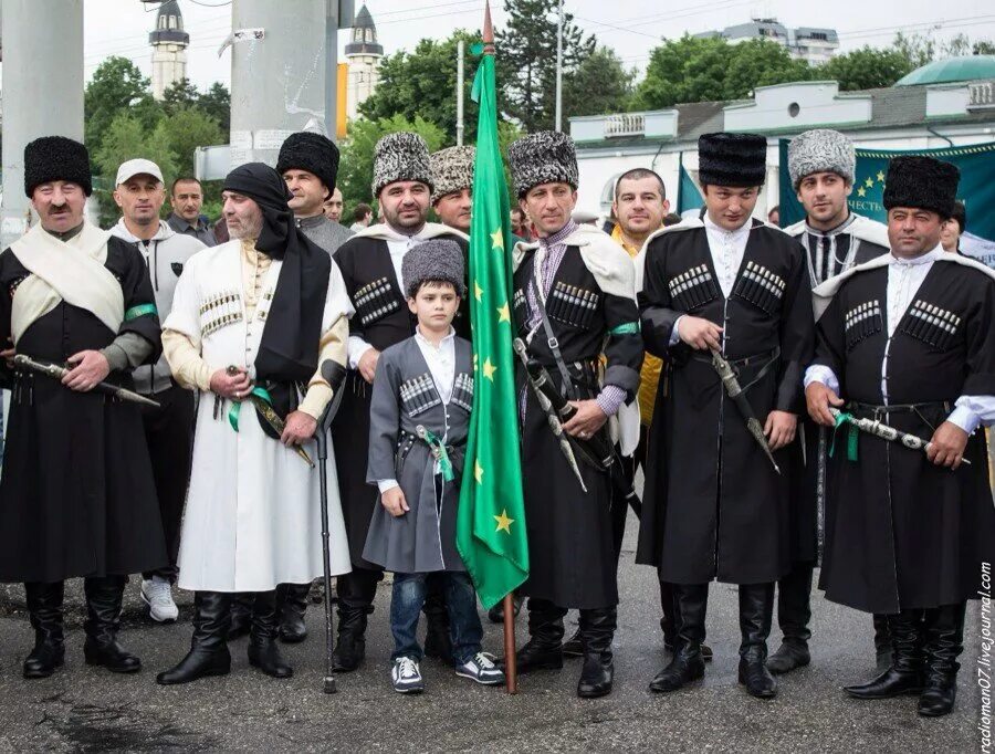 Культура черкесска. Адыги Черкесы кабардинцы. Народы Кавказа адыгейцы. Адыги и адыгейцы. Адыгейцы Майкоп.