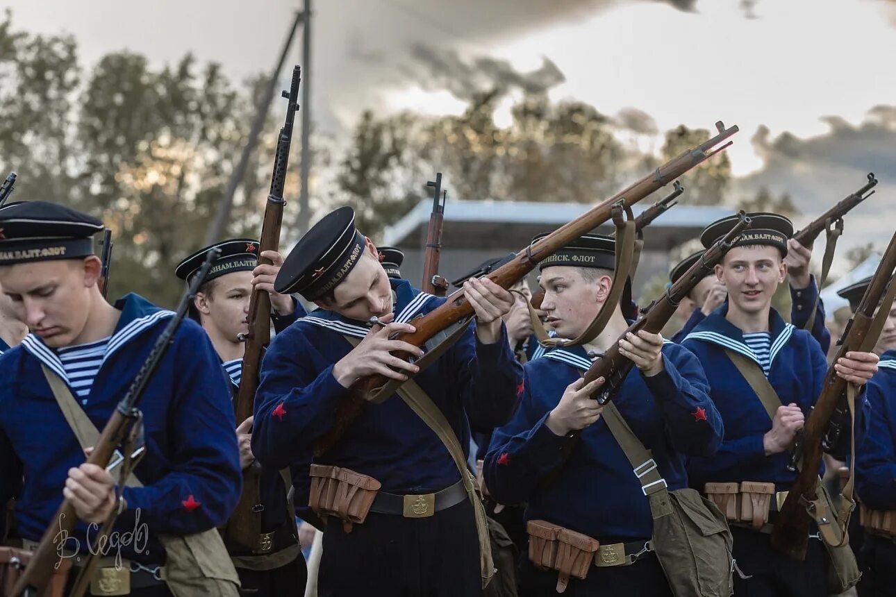 Страна героев военно исторический. Военно-историческая реконструкция. Моряки + реконструкция. Историческая реконструкция Питер. Матросы в бою.