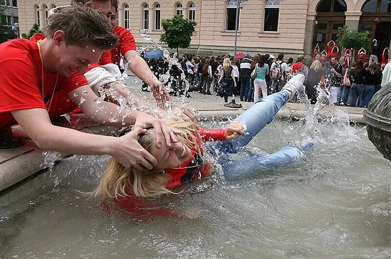 Последний трэш. Пьяные выпускники. Выпускной трэш. Прикольные фотографии на выпускной.