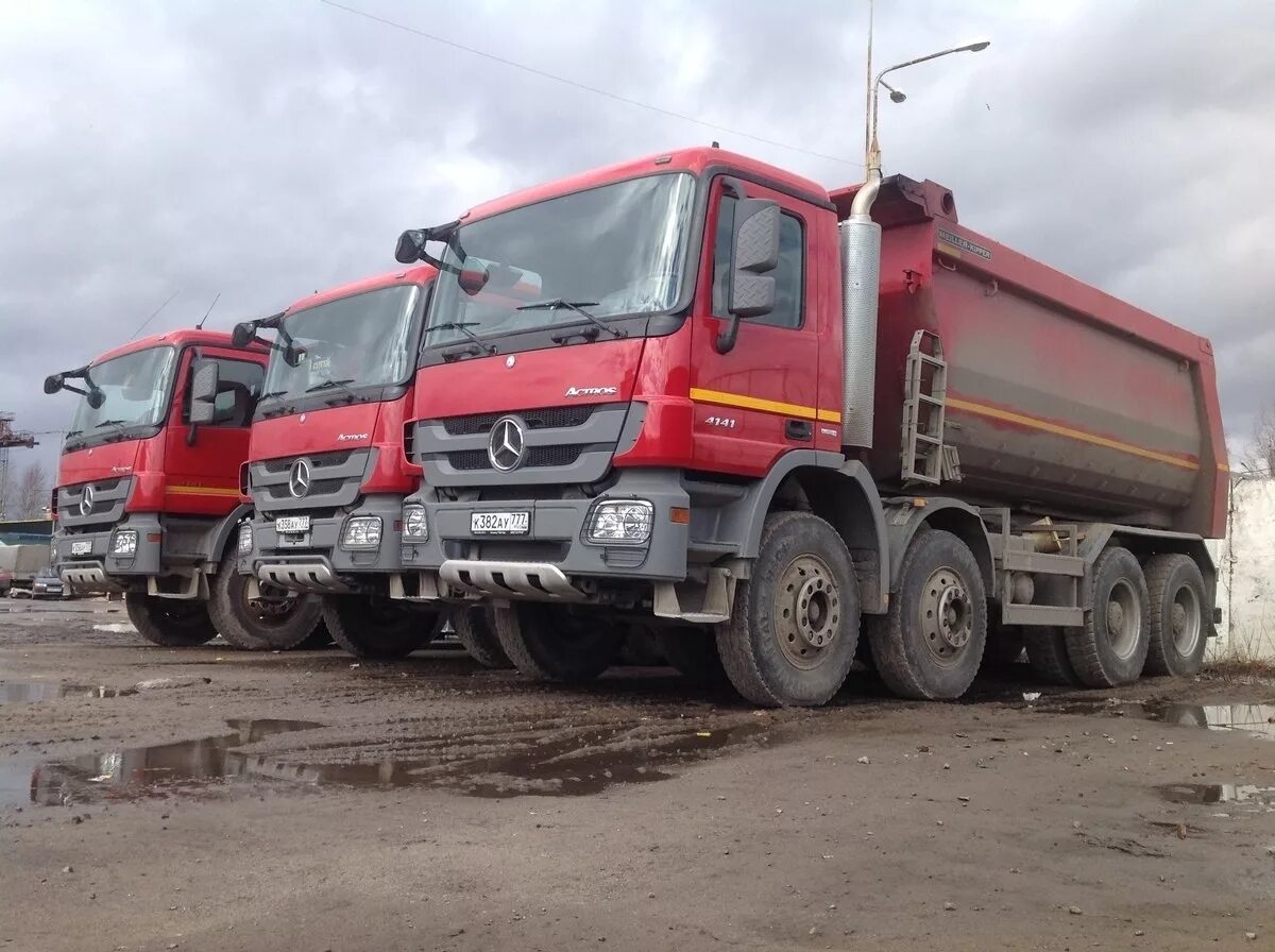 Самосвал вахта. Камаз 65102. Водитель самосвала. Водитель самосвала спб вахта. Мерседес 3341 самосвал.