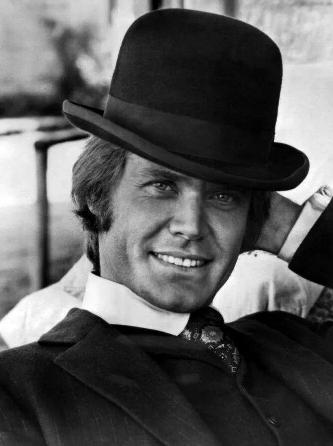 Роджер дэвис. Роджер брэдфорд актер. Roger davis (television actor). Роджер дэвис. Бенжамин салисбери.